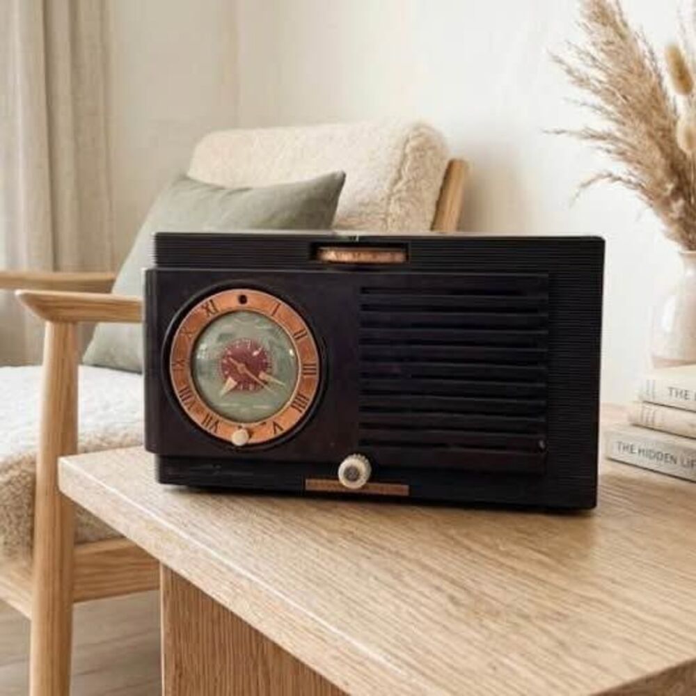 Vintage General Electric GE Dark Brown Bakelite Tube Clock Radio